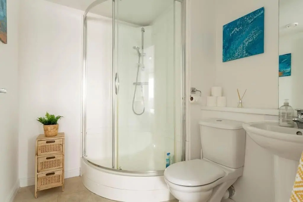 Lux Waterfront 2 bed Apt, V&A 10min walk, St Andrew's Golf 25min drive