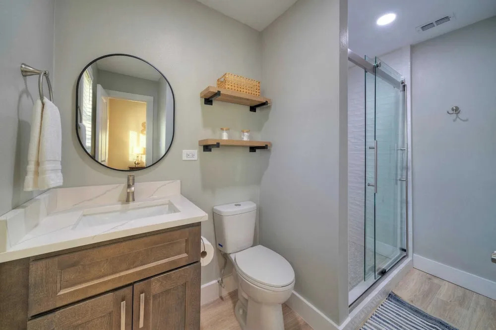 Sleeps 22 3 Condos in Beachfront Complex w/ Pool, Pickleball Island Retreat