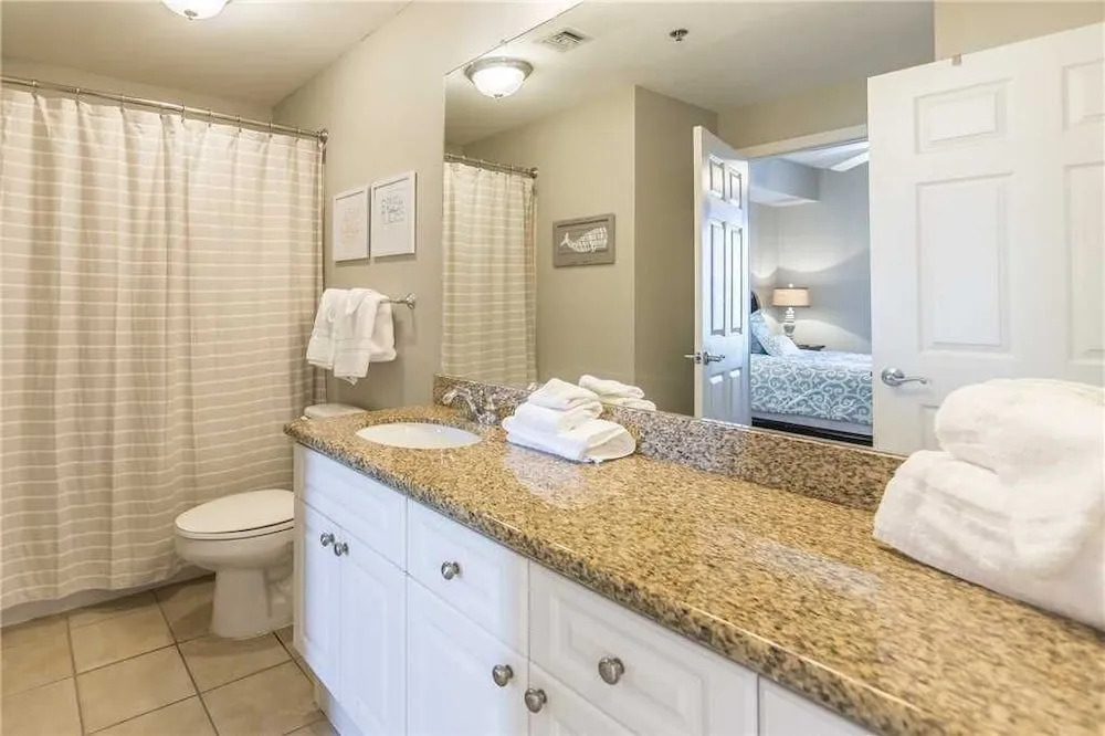 Seawind 502 - 3 Br condo by RedAwning