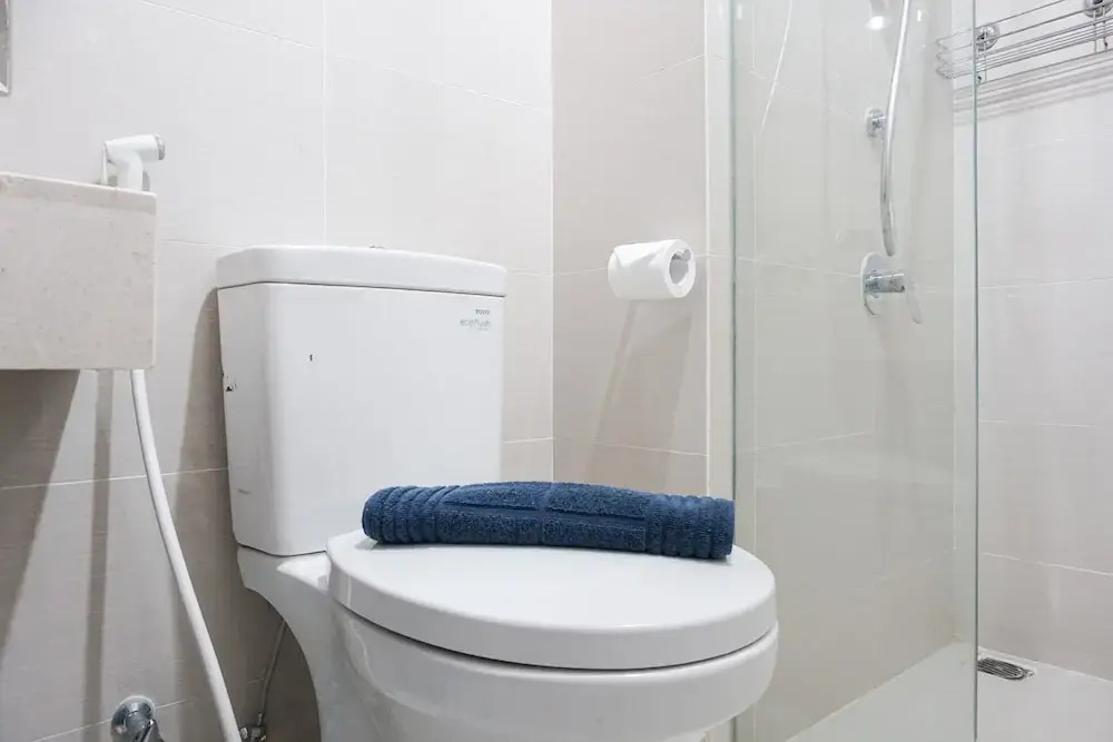 Chic and Cozy Studio Apartment at Puri Mansion