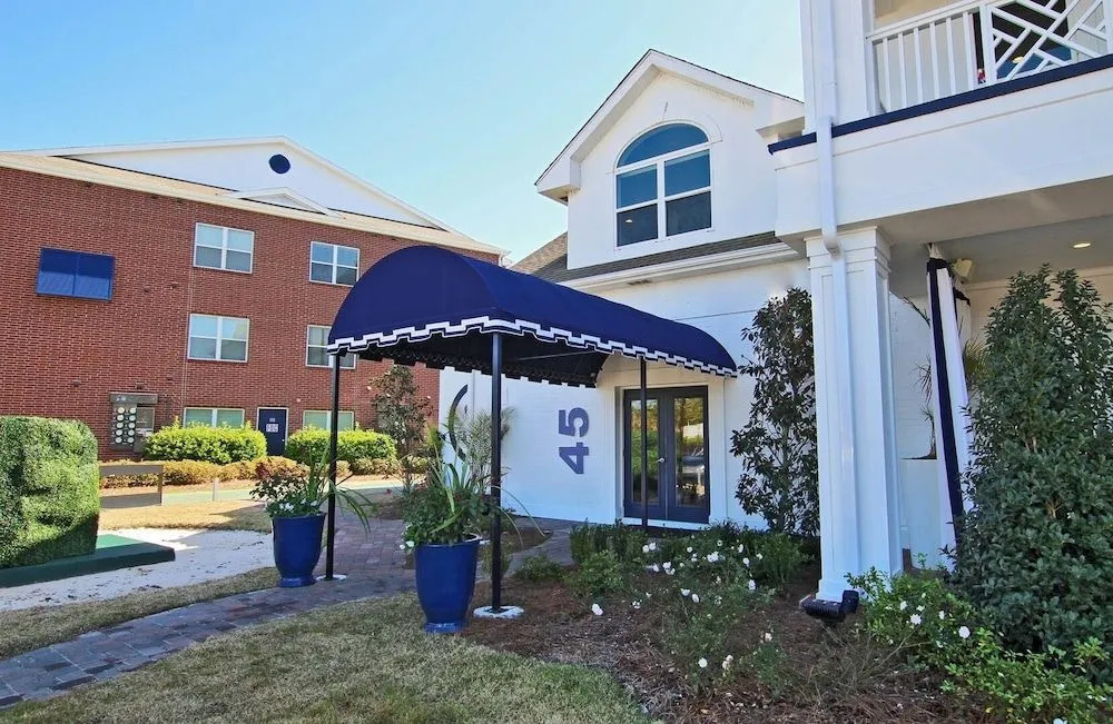 Emerald Greens 1102 - 1 Br condo
