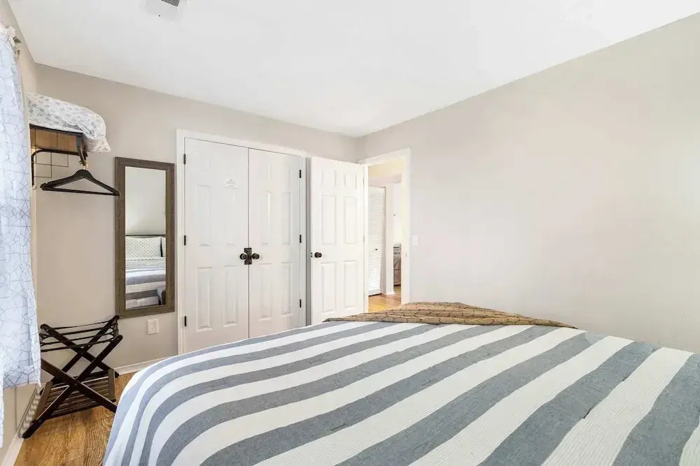 Chandlers Pondview Getaway Chic Branson Escape