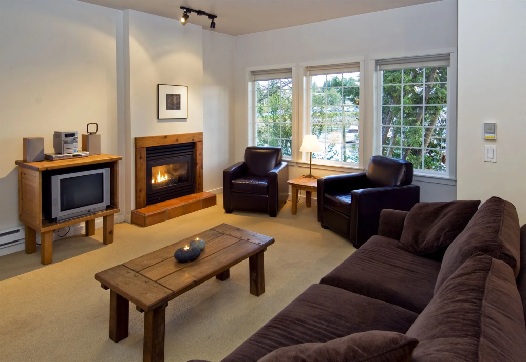 Waters Edge Shoreside Suites