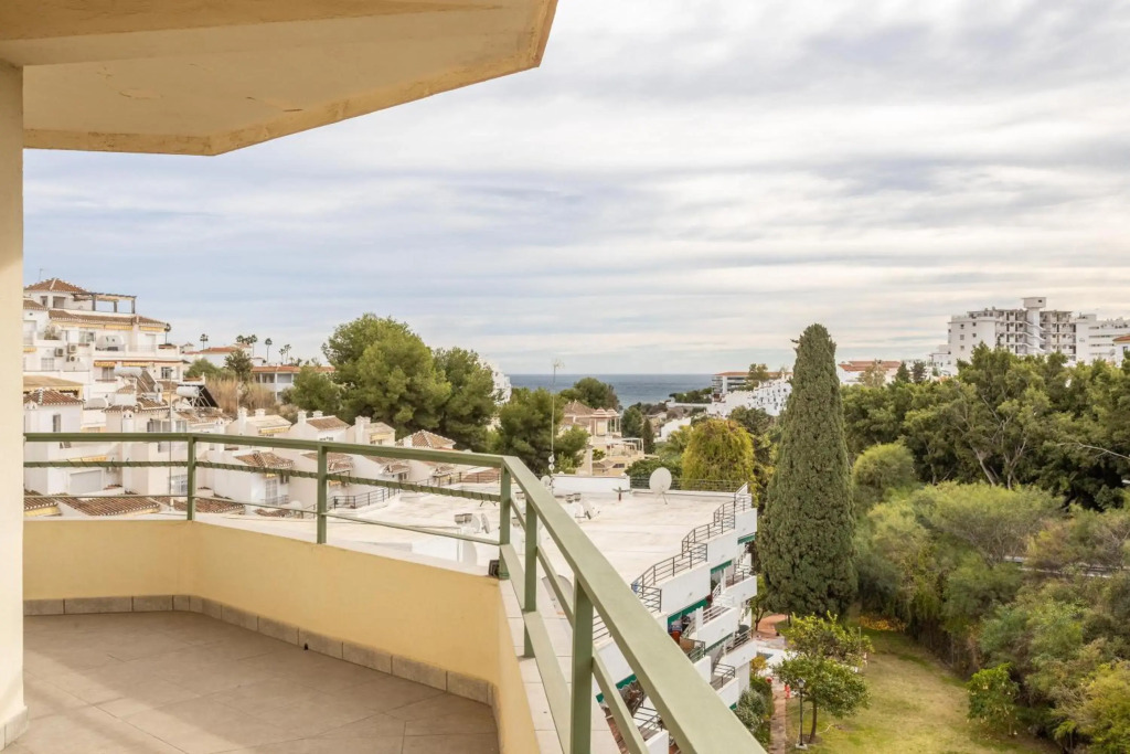 Bright and Spacious 2 Bed Apt