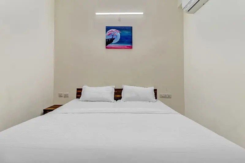 Capital O 82296 Safari Rooms