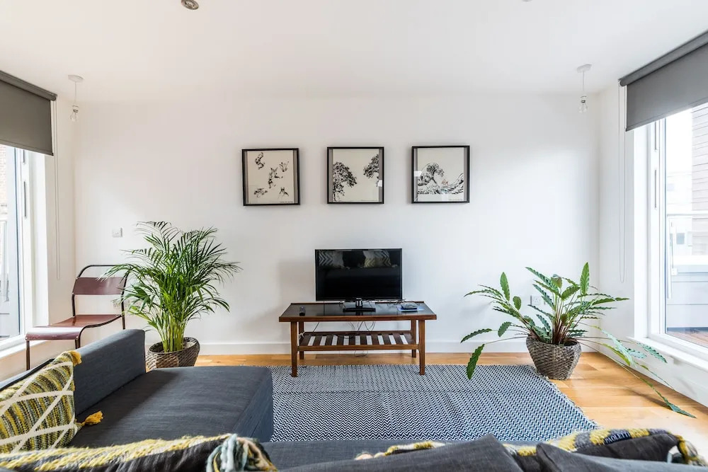 Stylish 3 Bedroom Flat With Balcony Shoreditch