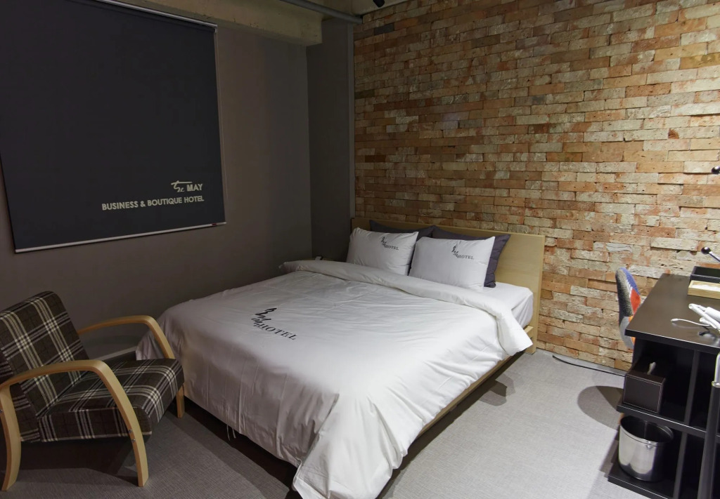 Hotel The May