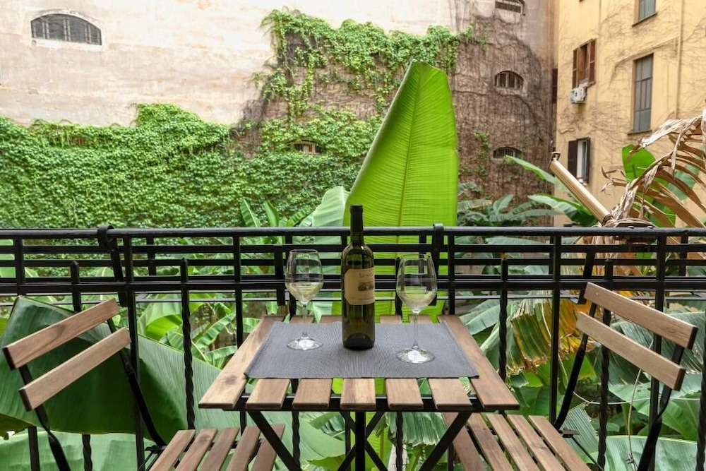 Leos Colosseum - Private Apartments