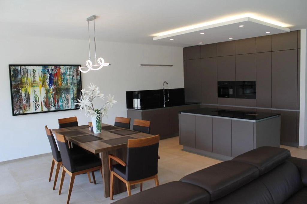 Großes Apartment im Zentrum von Dresden, 2 Schlafzimmer, 2 Bäder, Balkon