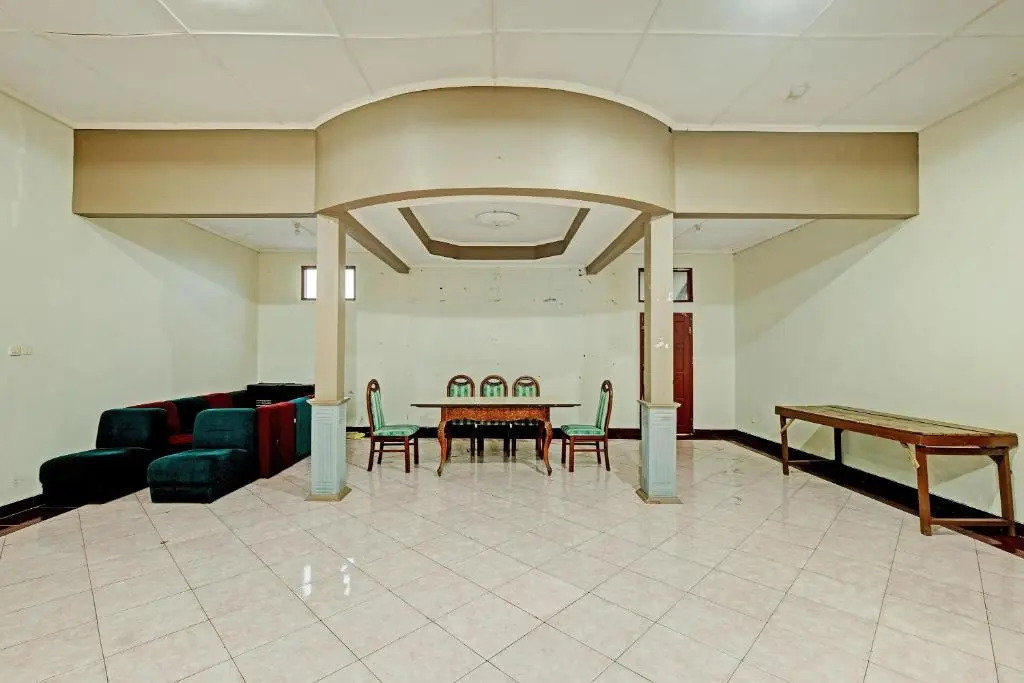 OYO 92406 Hotel Renata 1