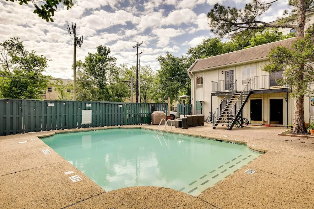 Stylish Condo w/ Pool in Knox Henderson!