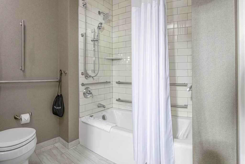 DoubleTree by Hilton Boston-Rockland