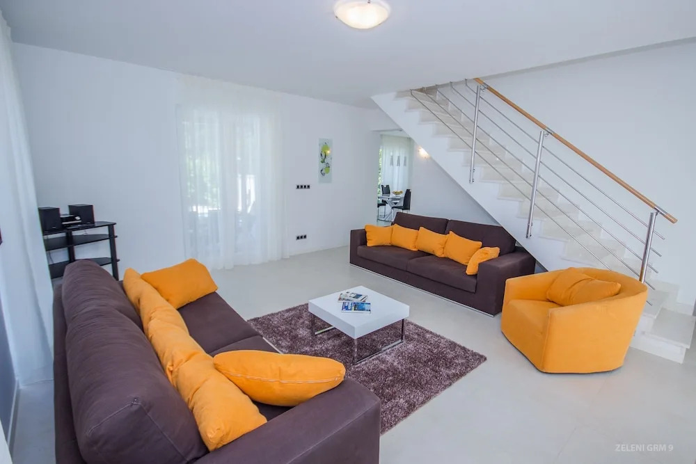 Villa Oleander by Domus Mirus - Rooftop Cinema & Pool & 6min Walk to Beach