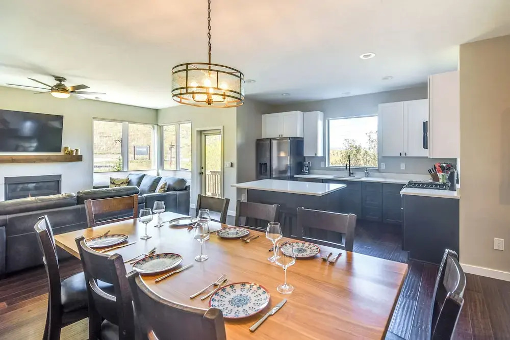 Ski-in/ski-out Granby Townhouse w/ Private Hot Tub