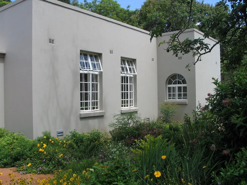Chic Studio Nestled in Lovely Garden and Pool-2254