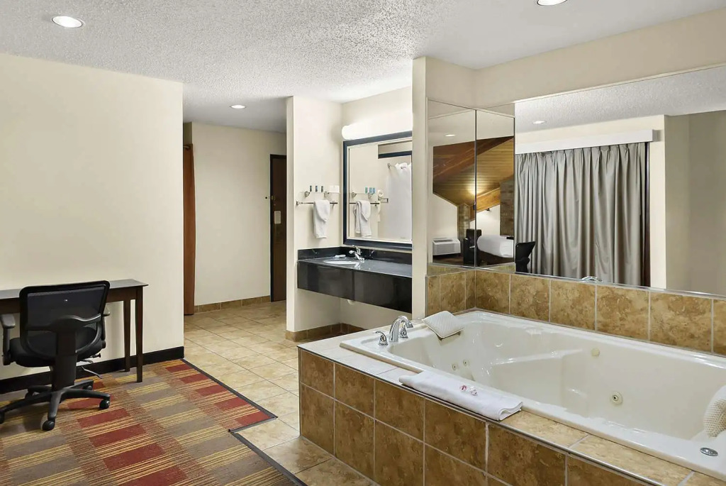 Best Western Lakewood Inn