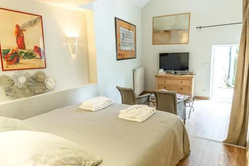 Chambres dHôtes et Suites à La Ferme de lOudon & SPA