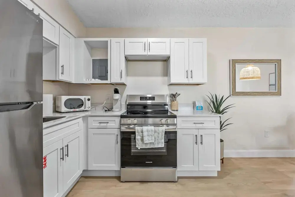 Welcome to The Drift Your Laid-back Beach Escape in Cocoa Beach! 2/2