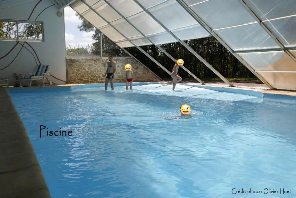 Villa spacieuse à Crastes avec piscine privée et vue montagne