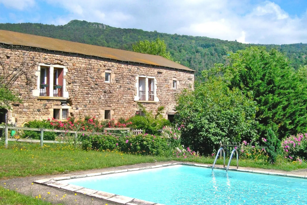 Rural Pool Retreat in the Hills