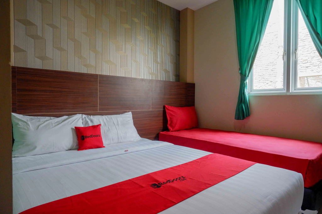 RedDoorz Plus Syariah near Laweyan Solo