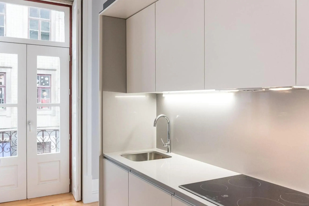LovelyStay - Porto Windows with AC by central station