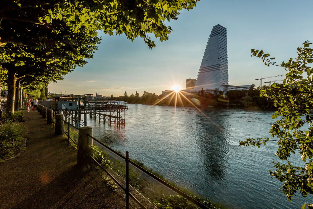 Dasbreitehotel am Rhein