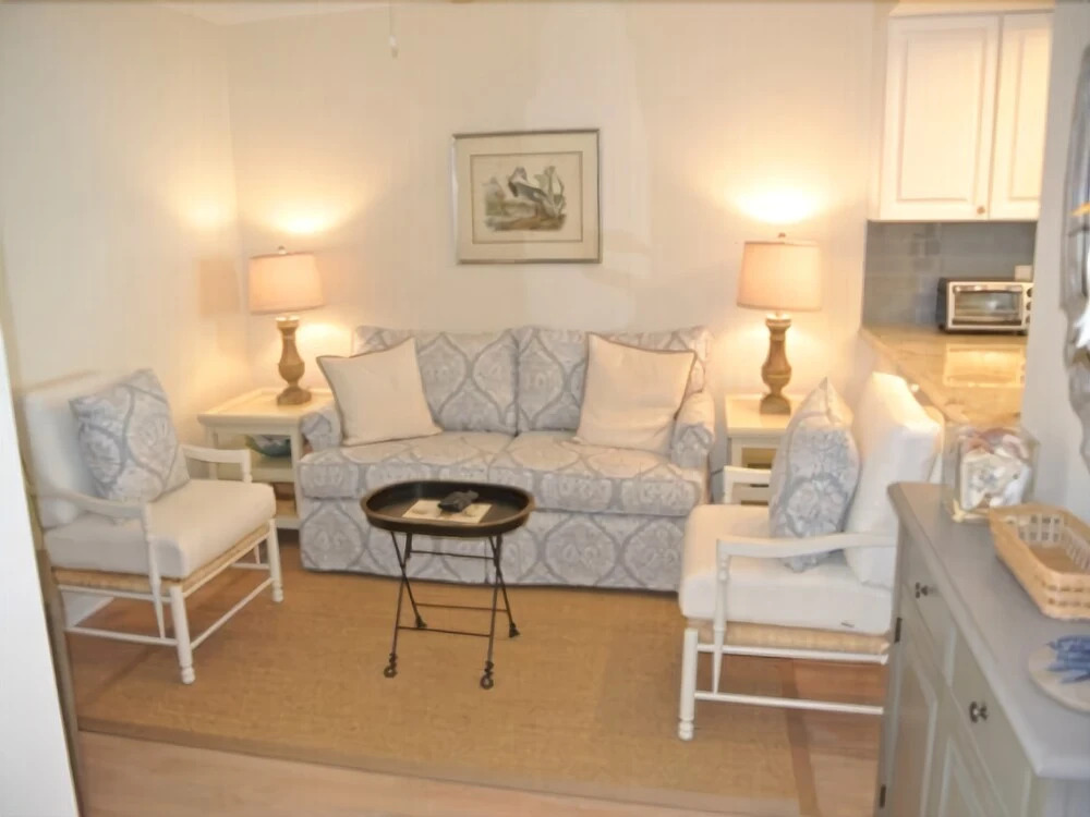 Seagate W 502 - 2 Br Condo