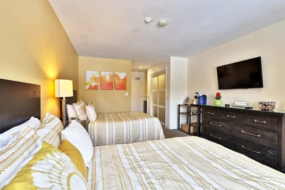 Hotel Style Condo Promising a Comfortable and Convenient Retreat Right in the Heart of Vermont ski Country