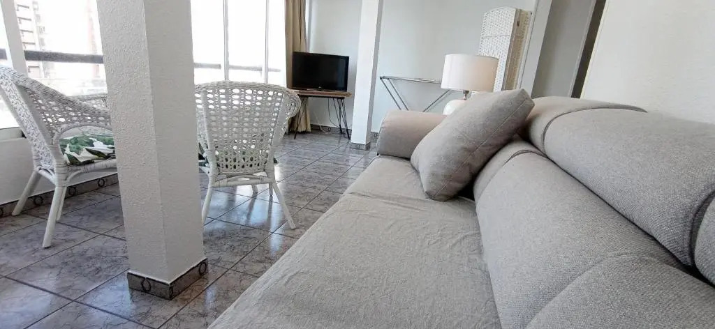 Apartamento Mediterraneo, muy centrico y comodo, soleado, con jardines y piscina, y andando a la playa, con garaje comunitario