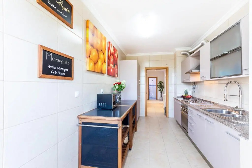 Sacha's sweet home, lovely 2 bedroom apartment, walking distance to town, beach and marina