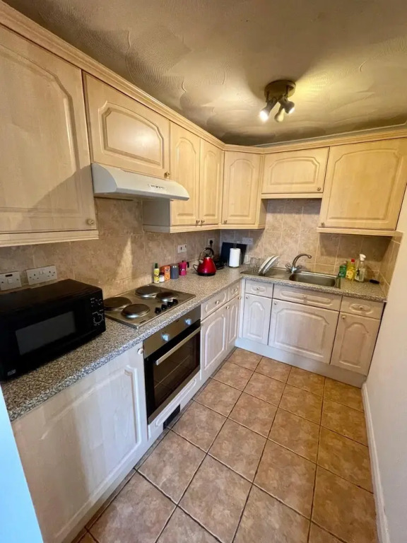 Simple & Sleek 1BD Flat Nice Views of Swansea Bay