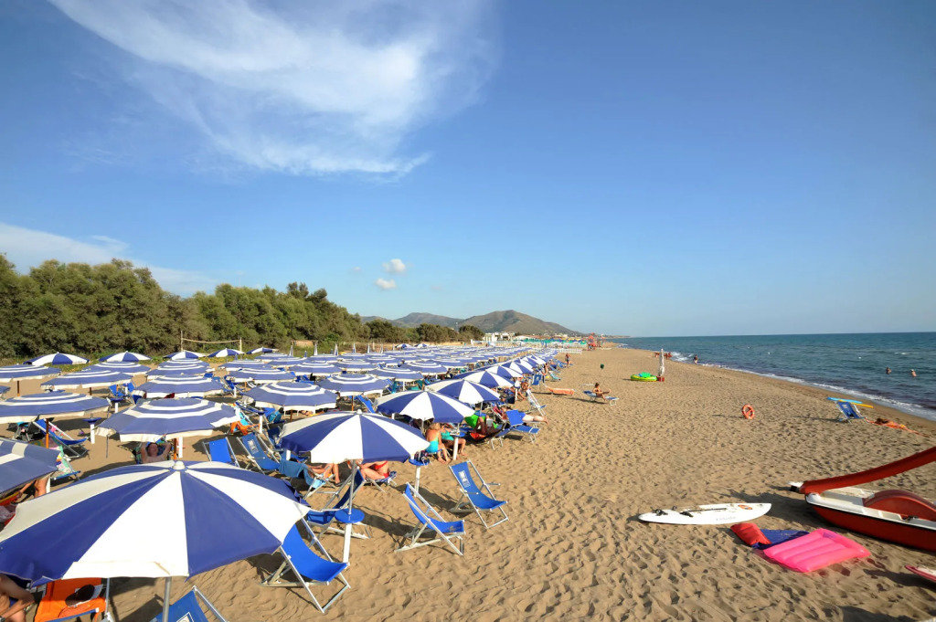 Marina Club Hotel