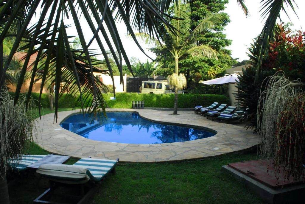 Ahadi Lodge