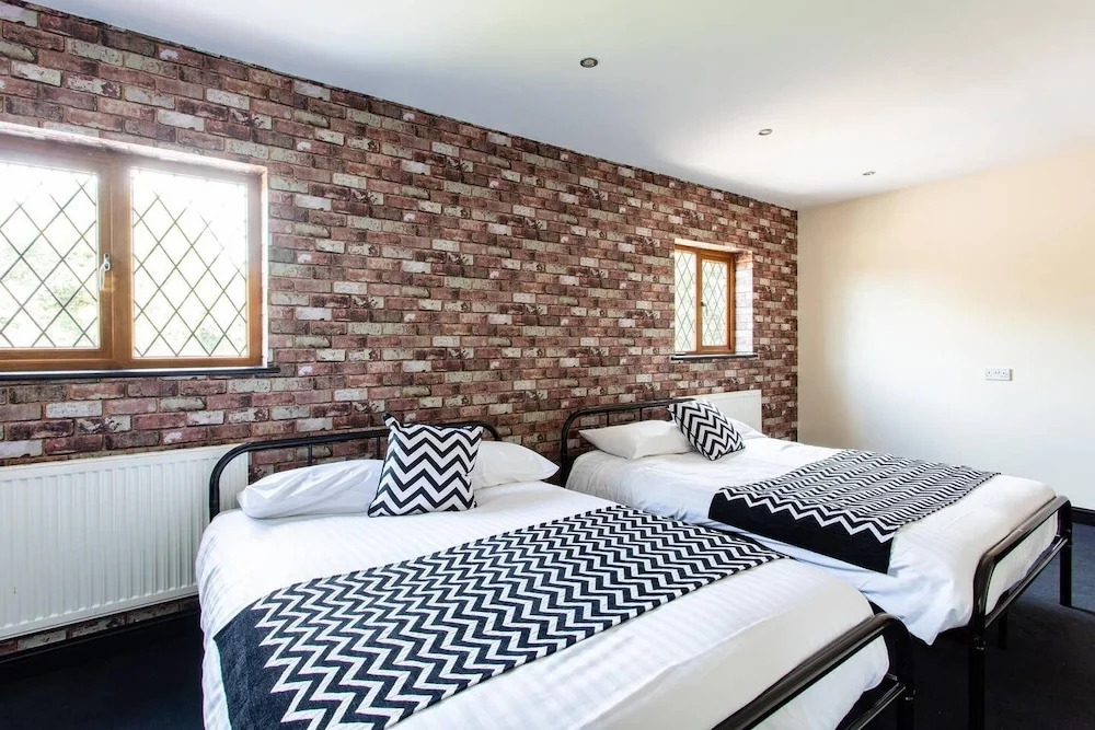 4 Bed House with Swimming pool and Sauna
