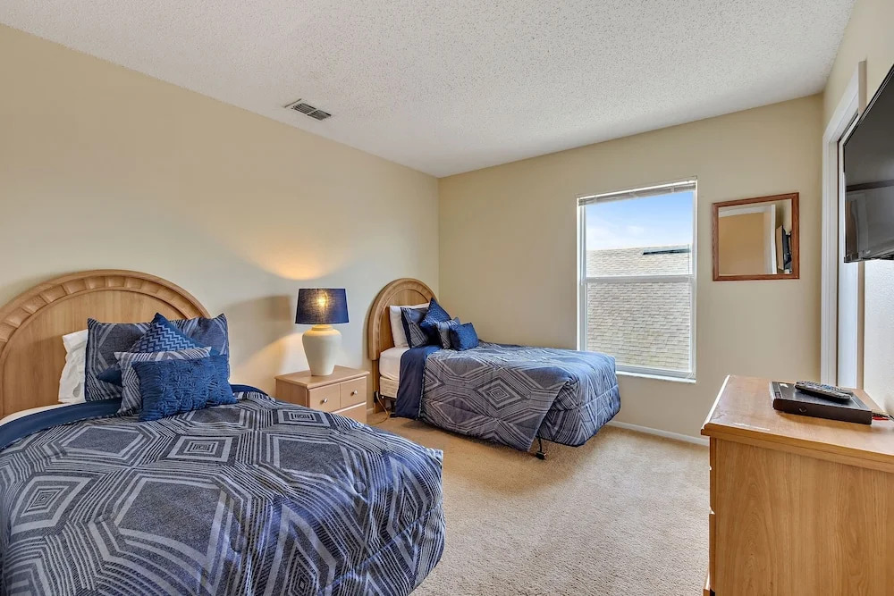 2 Suites, 1 King, 5 beds- Pool, Games Room #810 villa