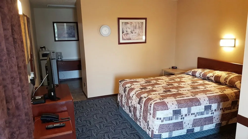 Golden West Motor Inn