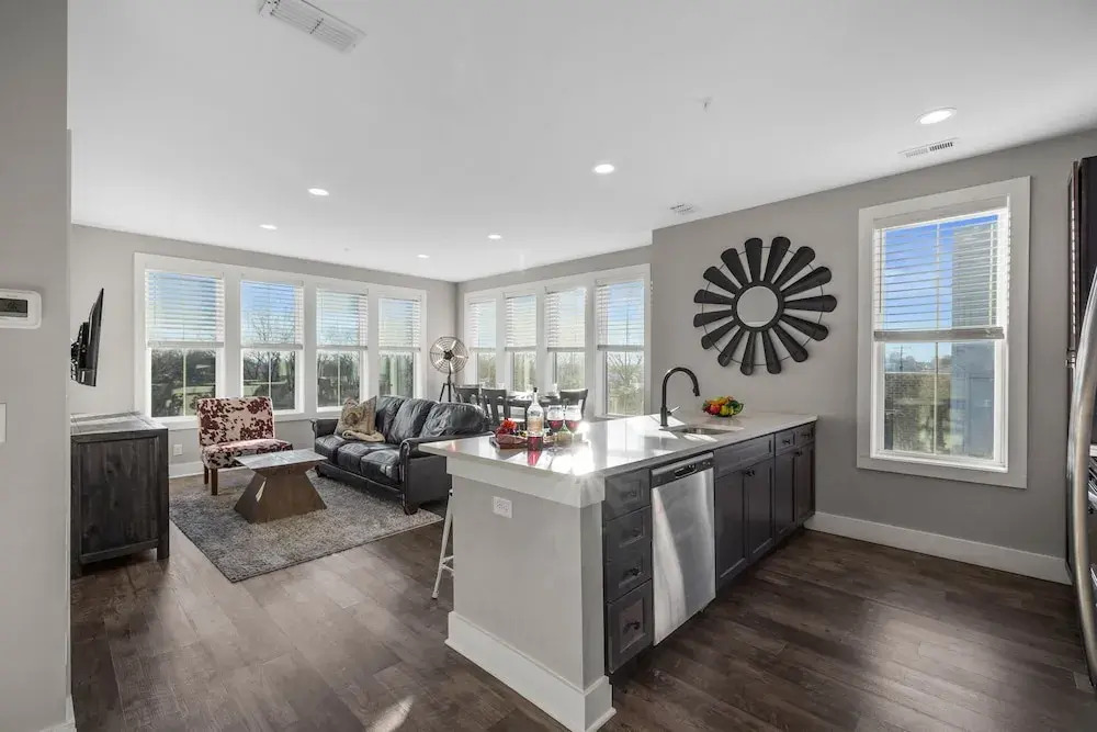 Pulse - Minutes to Broadway - Sleeps 6