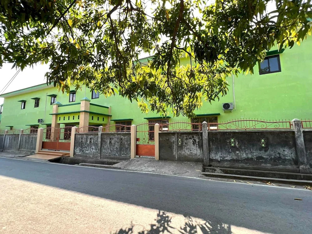 Hotel O Kost Gowa Near Gowa
