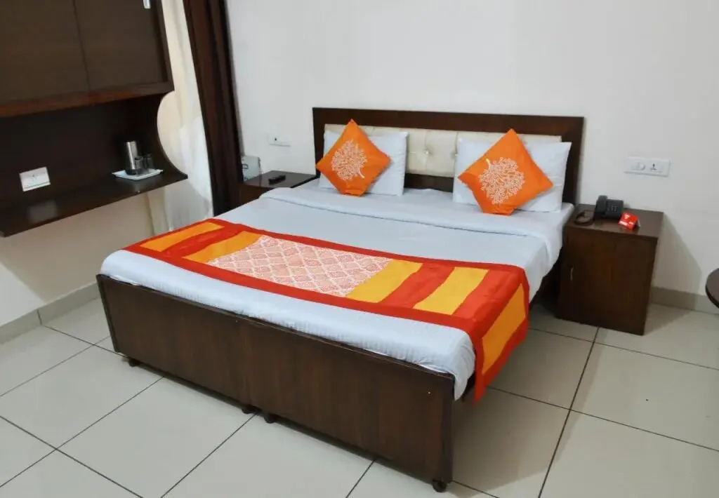 Motel Divine by OYO Rooms