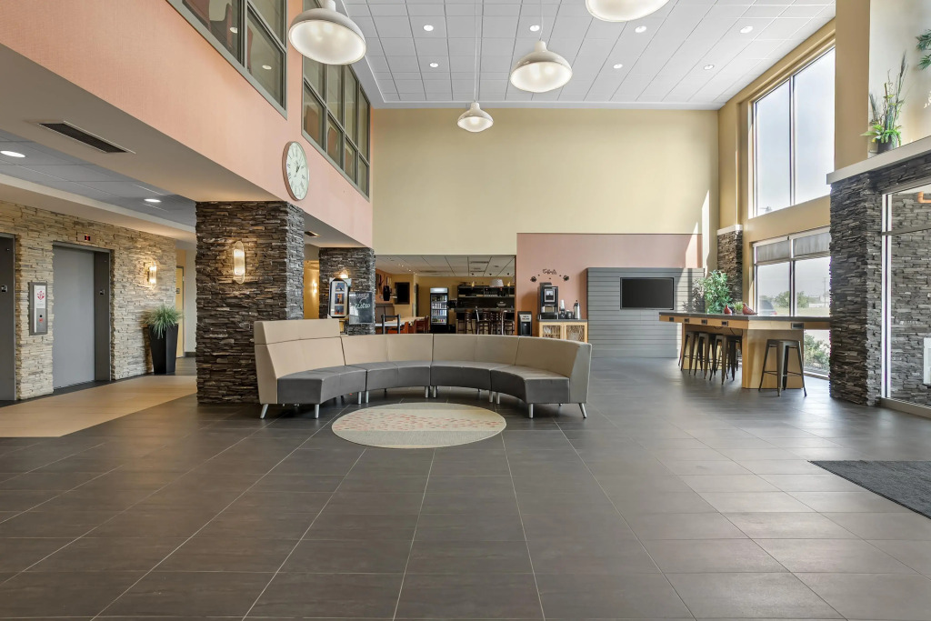 Best Western Plus Airport Inn & Suites