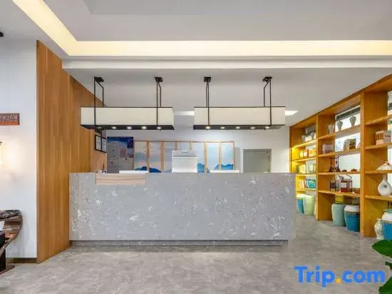 Yueju Hotel (Xinyang High-speed Railway East Station Daxin Plaza)