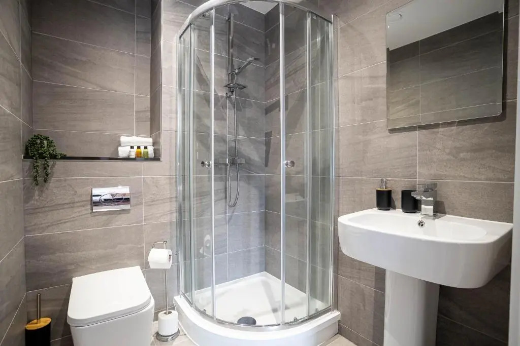 Luxe 3BR Great Central Apartment City View Near Sheffield