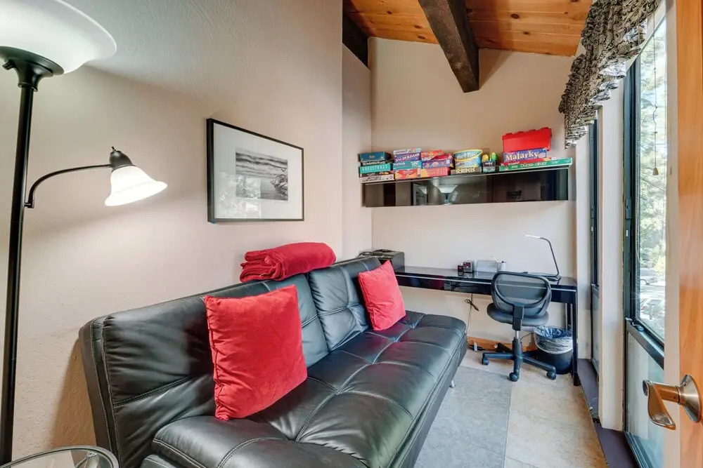 1 Mi to Lake Tahoe: Condo w/ Deck in Kings Beach!