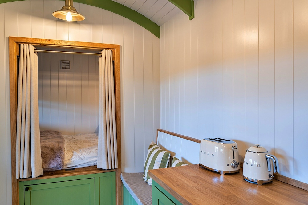 Shepherd's Hut in Devon by Scenic Lake