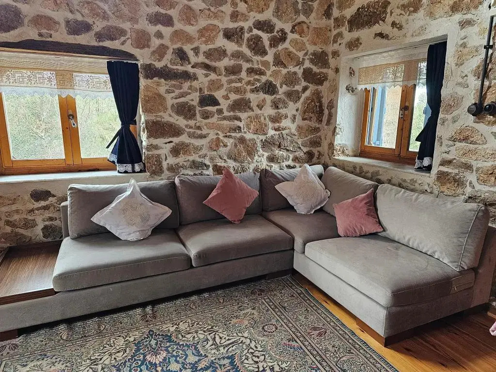 Tepeboz Stone House Karaburun