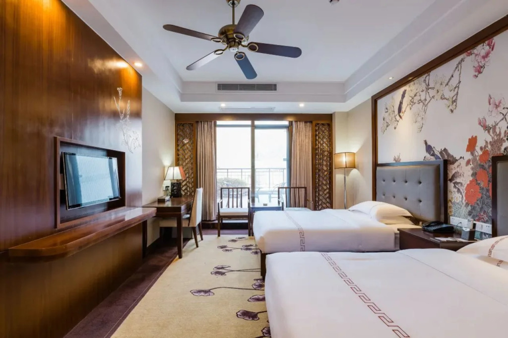 Rezen Hotel S&N