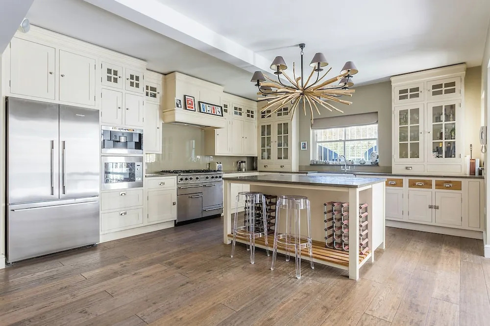 Holland Park Avenue VII by Onefinestay