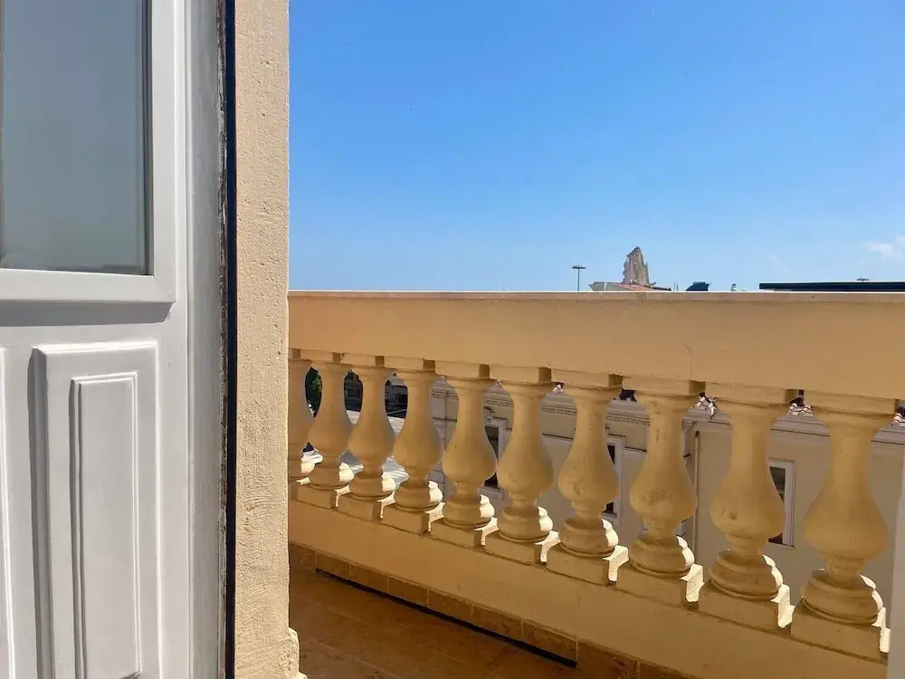 Onlyrooms V - Portside & Train Station