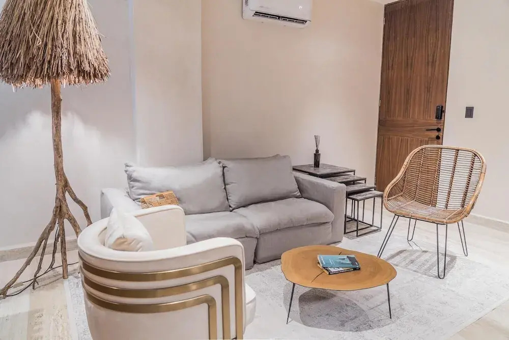 Nice Avant-garde Studio Charming Private Terrace Mini-plunge Pool and Great Amenities